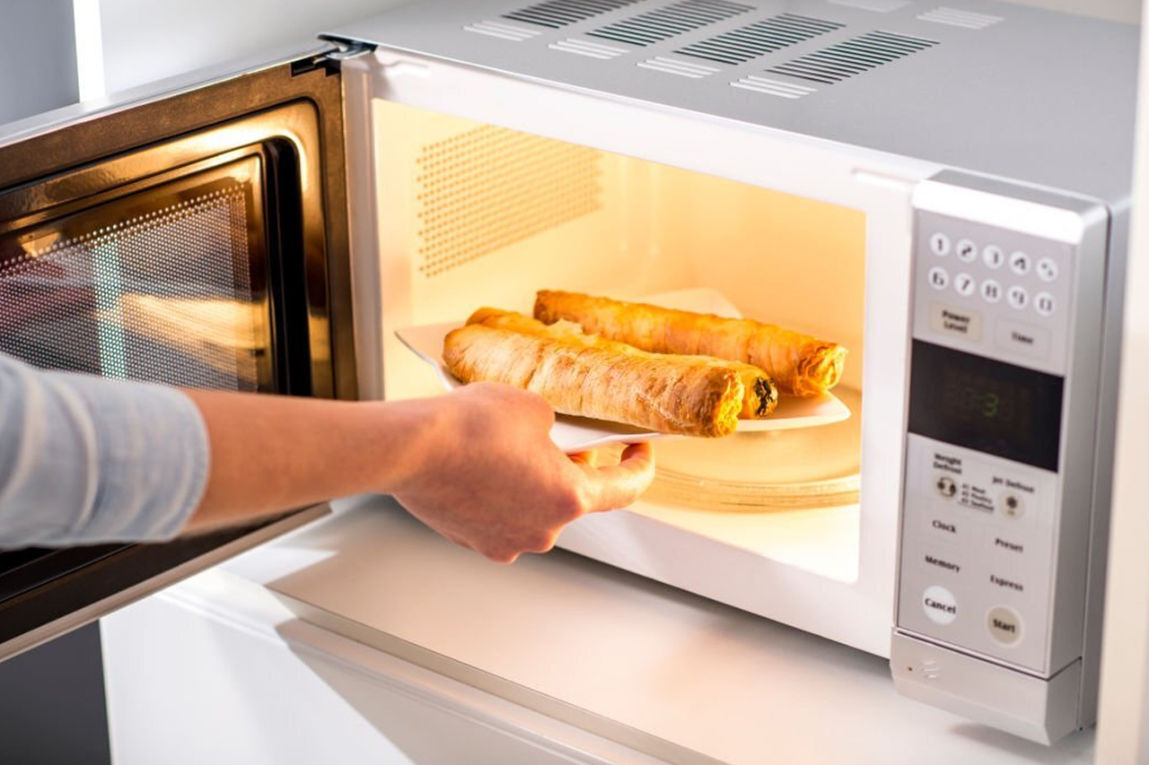 Apa Perbedaan Microwave dan Microwave Oven? 